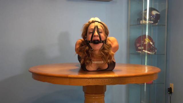 Alba Centerpiece Bondage 00000