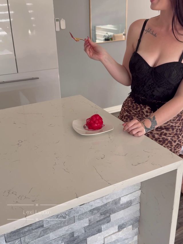 Lexi Luxxe - Dessert at My Feet 00000