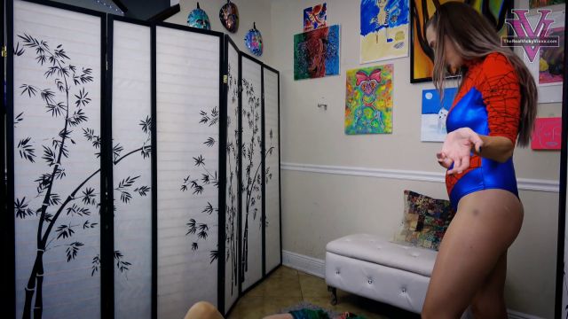 Worship Goddess Vicky and Friends - KINK OR TREAT - Spiderwoman makes Robin sniff her pantyhose 00000