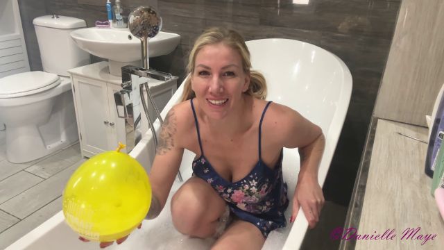 Danielle Maye XXX - Bath time With Balloon And Bubbles 00000