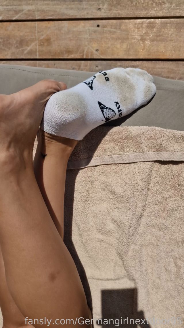 Germangirlnextdoor - 16 min Footjob handjob is outside on our terace 00000