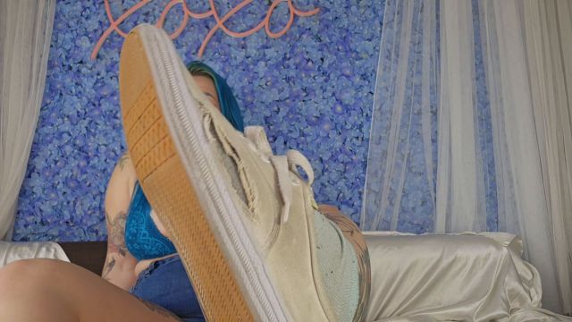 Luna Allora - Jerk Off With My Dirty Shoes 00000