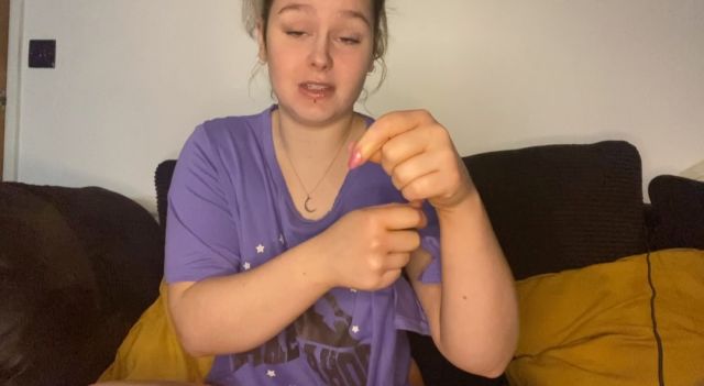 Delilah Jynx - This top is out of fashion help me fix that 00000