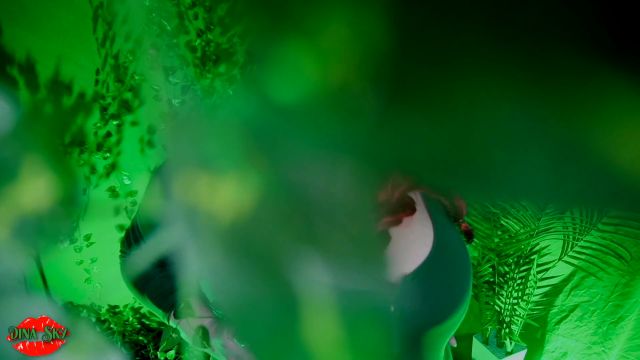 Dina Sky - Poison Ivy s Bukkake Is Better 00000