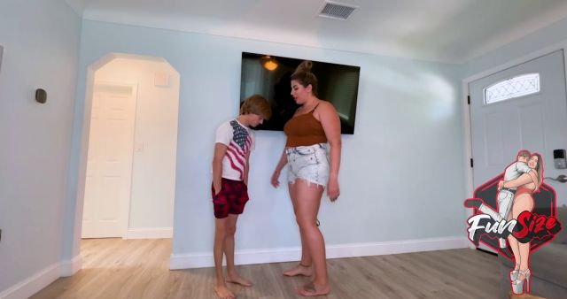 Funsize Productions - Funsize Frank - Tall Goddess Gia Lifts Carries Frank 00000