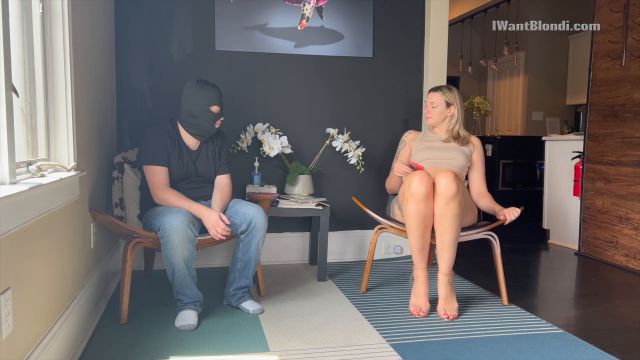 Iwantblondi - My Roomate Loves Amazons 00000