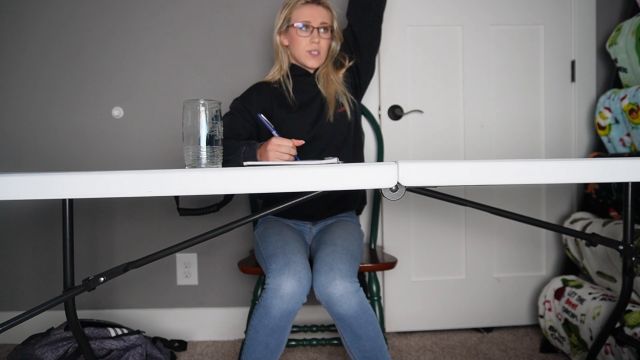 Keeks 3005 - Pee Desperation In Class 00000