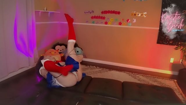 Kristie Bish - Sailor Moon Fingers Herself 00000