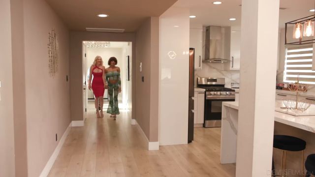 Menage A Trans #10 &ndash; Adira Allure, Lola Morena & Thor Johnson Shemale 00000