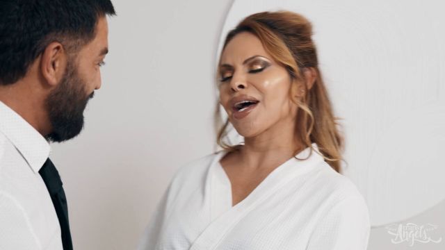 TRA Foxxy And Eva Maxim Shared Secrets - Shemale 00000