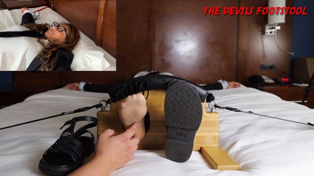 TheDevilsFootstool &ndash; Ticklish Banker Andi 00000
