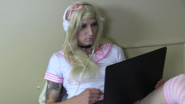 Tia Tizzianni - Newgirl Mya Sissyhypno And Fuck Machine 00000