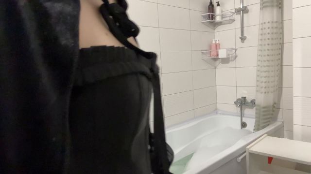 Bigass Jane - Melting Sorceress Wicked Wet In Tub With Bubbles 00000