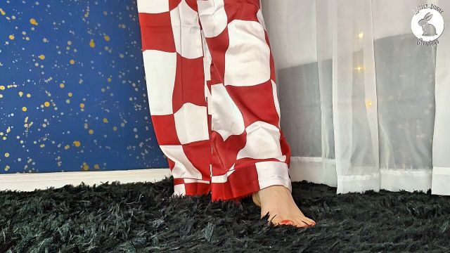 Littlebunnyb - Giantess Vs Dust Bunnies 00000 Littlebunnyb - Giantess Vs Dust Bunnies 00000