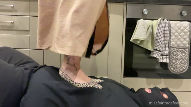 Miss Fair Trade Feet - Bucks Foot Lover Trampled While Im In The Kitchen 00000