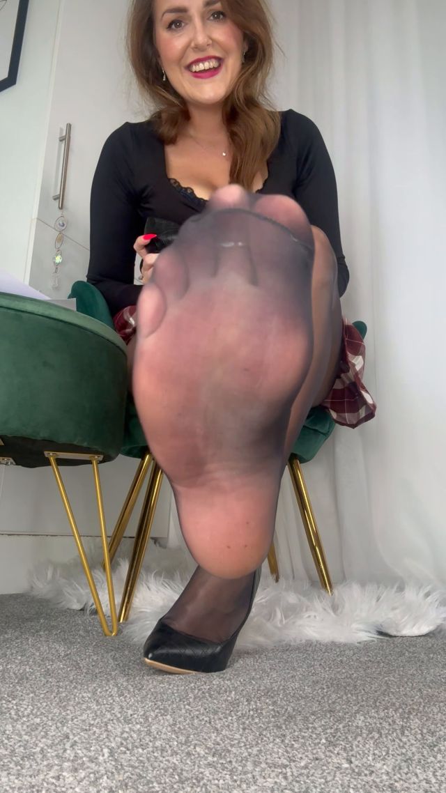Missesdiscreets - Housekeeper Turned Foot Slave 00000