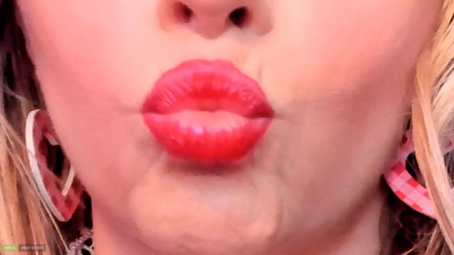 Petite Mercy - Lipstick Lip Smelling Compilation 00000