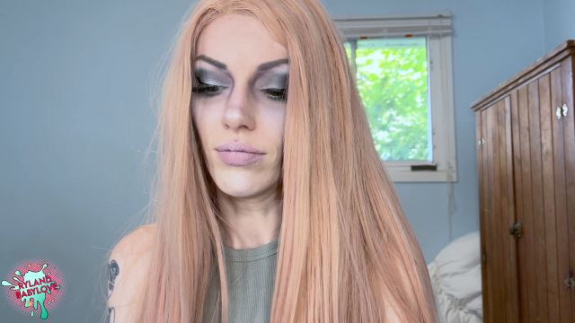 Ryland Babylove - Zombie Makeup Smoke On Livestream 00000