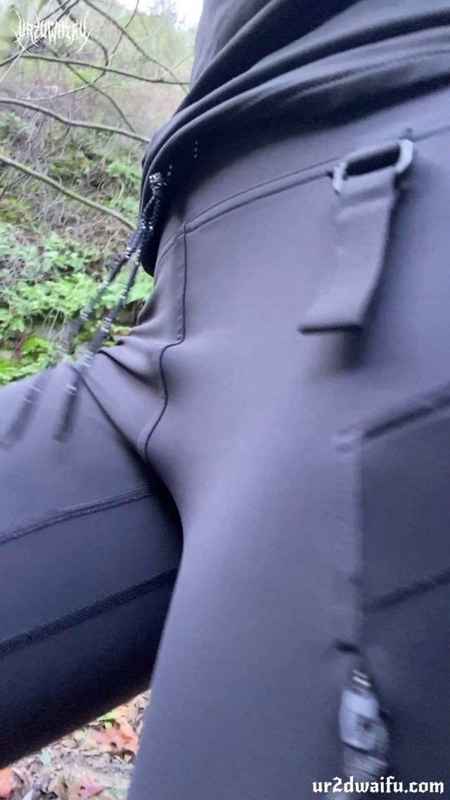 Ur2dwaifu - Hiking And Peeing 2 00000