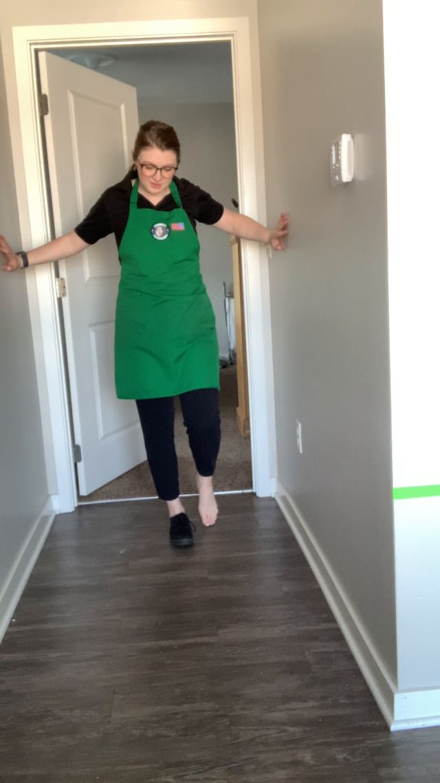 Itskinkerbell - Barista Sprained Ankle One Shoe Hopping 00000