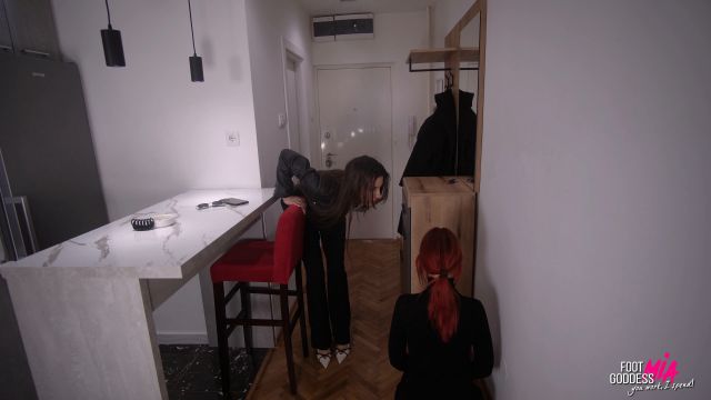 Foot Goddess Mia 4K She Didnt Wash The Dishes (Premium User Request) 00000