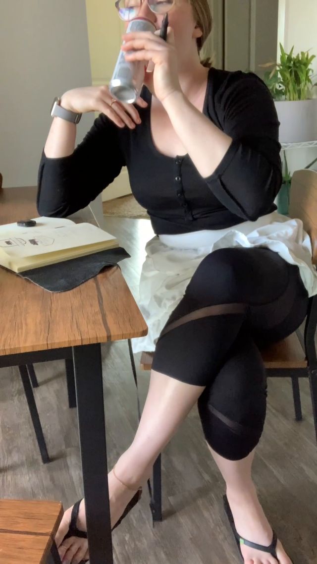 Itskinkerbell - Giantess Restaurant Manager 00000 Itskinkerbell - Giantess Restaurant Manager 00000