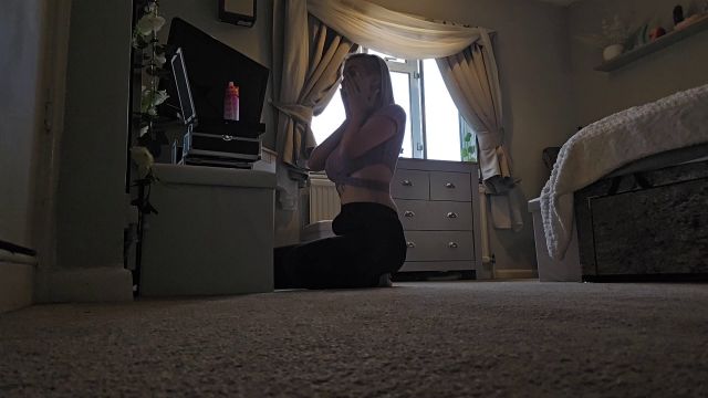 Lexi Snow - Unaware Giantess 00000 Lexi Snow - Unaware Giantess 00000