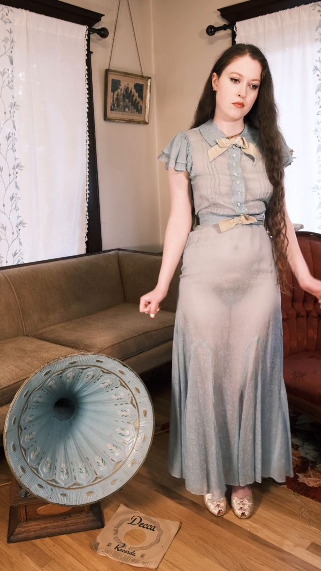 Madamebeatrix - 1930s Babe Dances To Phonograph 00000