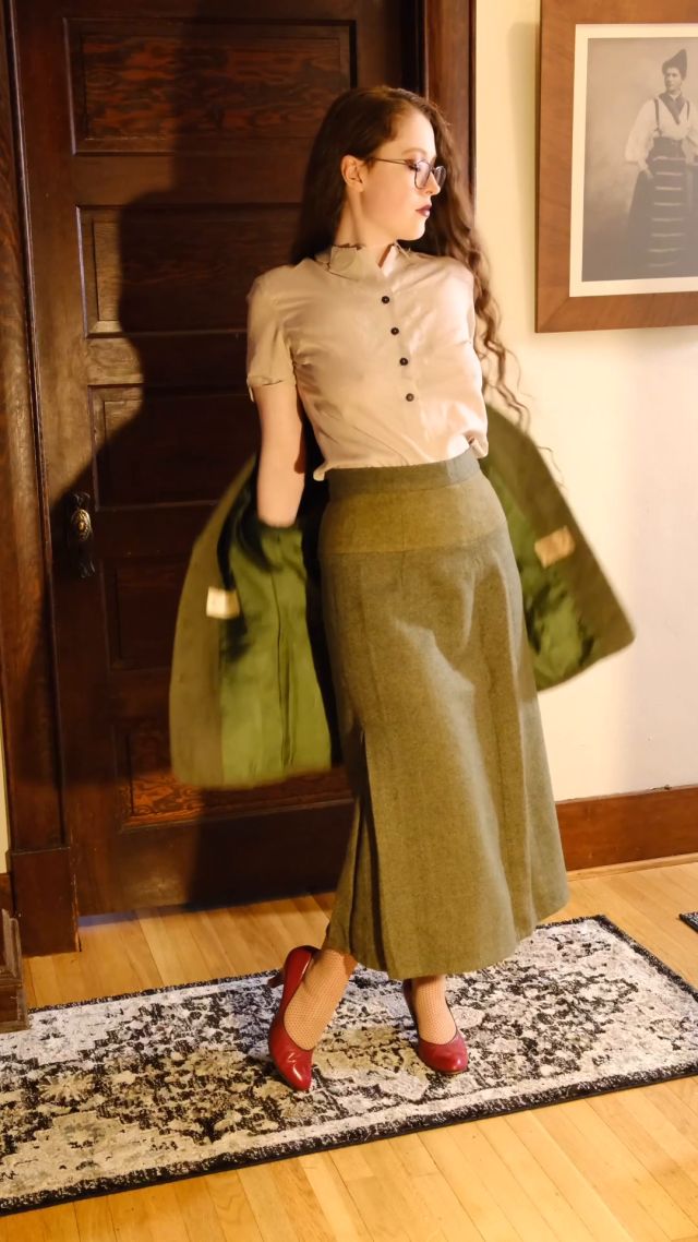 Madamebeatrix - 1940s Strip Tease 00000 Madamebeatrix - 1940s Strip Tease 00000