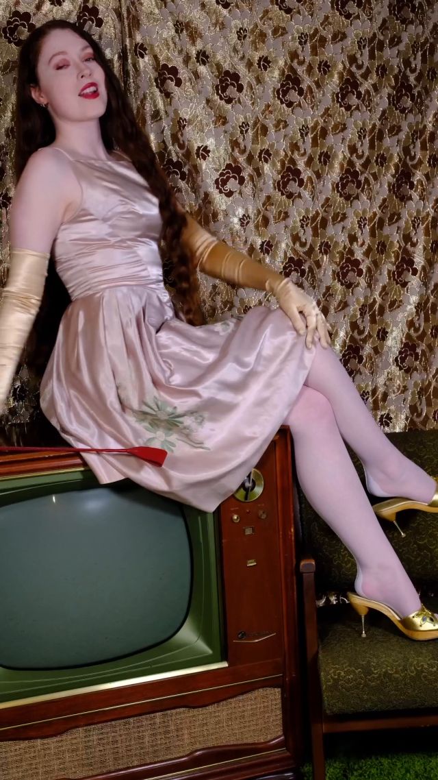 Madamebeatrix - 1950s Vintage Girl Teases You With Stockings 00000 Madamebeatrix - 1950s Vintage Girl Teases You With Stockings 00000