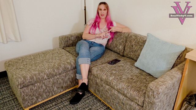 Spoiled Mean Mylfs - Step-Mom Vicky Punishes You With Her Feet 00000