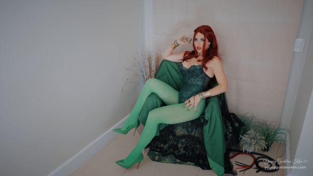 Young Goddess Kim - Prey To Poison s Feet (4k) 00000