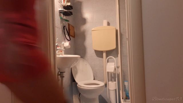 Blondesugar93 - Rushing To The Toilet 00000 Blondesugar93 - Rushing To The Toilet 00000