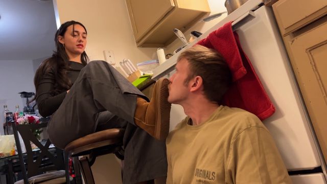 Goddess Ellen - Smell My Feet While i Cook 00000 Goddess Ellen - Smell My Feet While i Cook 00000