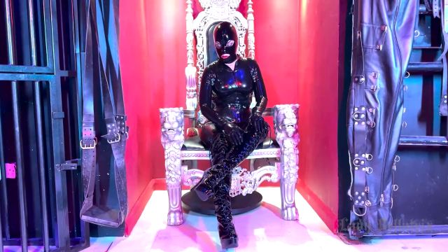 Lady Bellatrix - Queen Of Mean - Worship The Boots Of Your Rubber Queen 00000