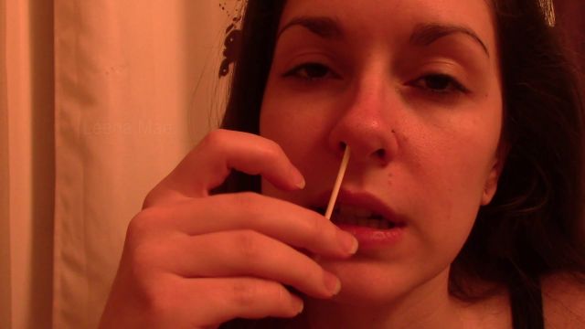 Leena Mae - q Tip Nose Pick 00000