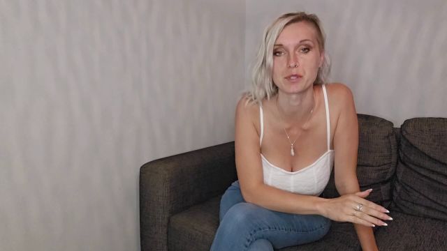 Lexi Snow - Babysitter Spanks With Belt 00000