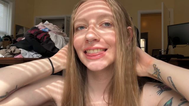 Lucy Spanks - Natural Face Worship Blonde 00000