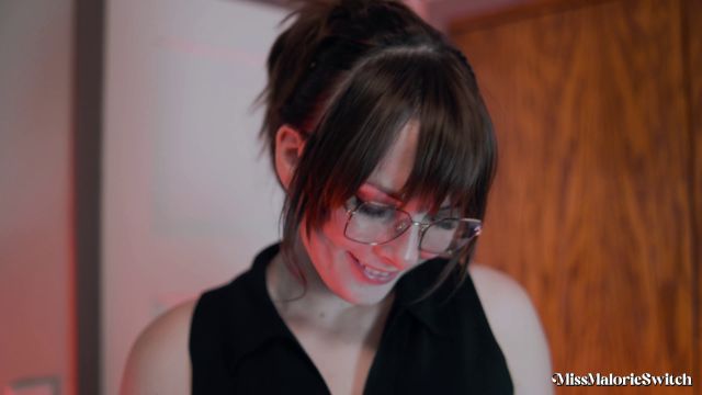 Miss Malorie Switch - Sneaky Throat Training 00000
