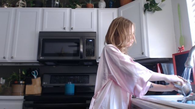 Petiteblondemilf - It s Dirty. And It s Not The Dishes 00000