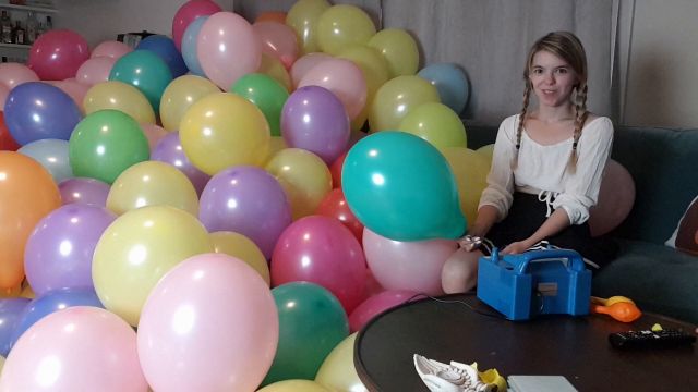 Lina Roselina - Bursting 200 Balloons In My Living Room 00000