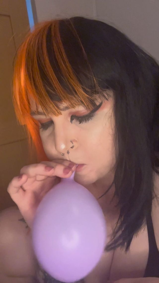 Mommy Ruby - Balloon Blowing And Popping 00000