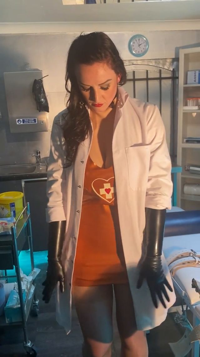 Vivienne l Amour - Latex Glove Tease In The Medical Suite 00000
