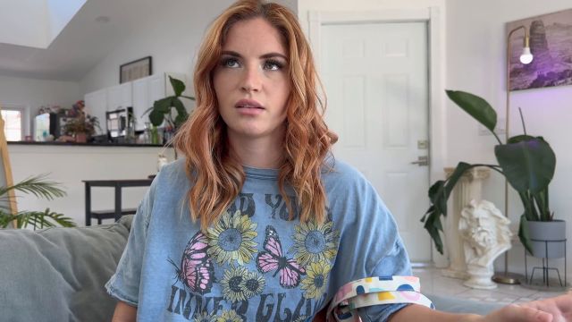 Zoeneli - Came Over To Get Fucked Right After She Broke Up With Her Bf 00000