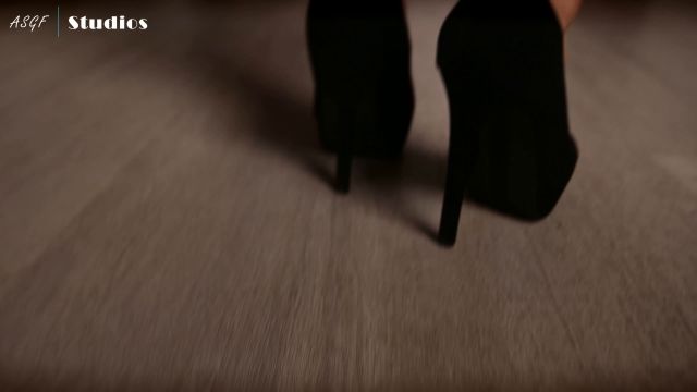 Amateur Soles Giantess And Footjobs - Fj Goddess First Try At a Little Cbt Rubber Band Cock And Ball Fun Shoejob Footjob Cum On Soles Cumplay 00000