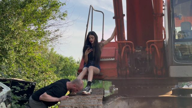 Mistressannet - Eastern Goddesss Forest Throne - Public Foot Worship 00000
