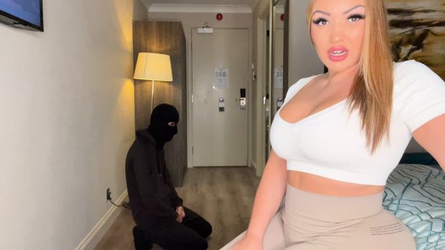 Mistresssaharanoir - Begging To Sniff My Ass 00000