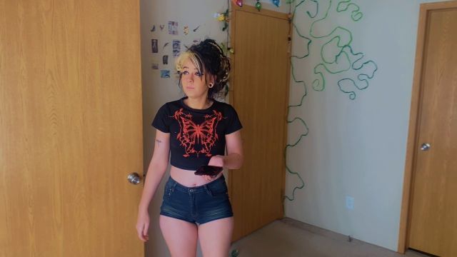 Ravenskye - Horny Girl Gets Posed By Horny Ghost 00000