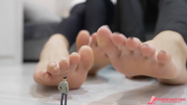 Worship Giant Girls - Aaccidental Experiment i Became The Tiny Foot Slave Of Dori And Victoriaa 00000